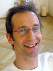 Horst freut sich darauf, mit euch ein paar inetnsive Tage mit Yoga zu verbringen