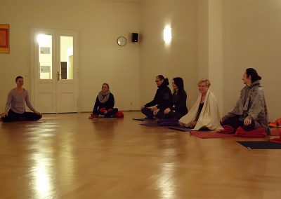 Meditation im Yogazentrum PUREYOGA