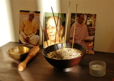Der Puja-Tisch im PUREYOGA Yogazentrum
