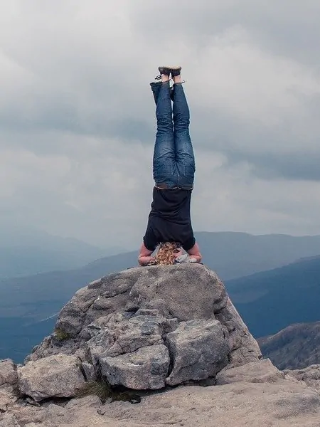 Kopfstand Schottland 450 Kopfstand lernen Pureyoga